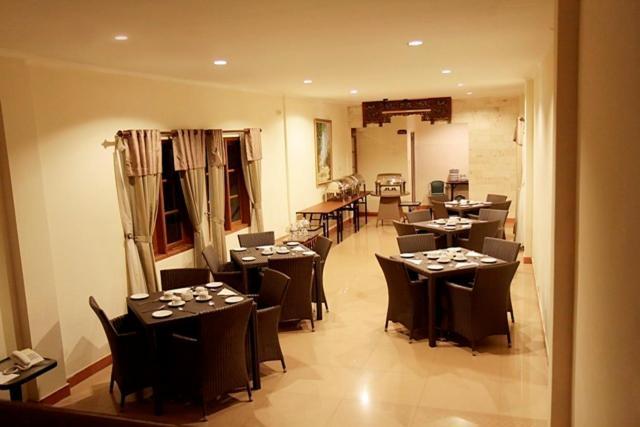 ロータス バンドン ホテル カフェ アンド ミーティング プレイス バンドゥン エクステリア 写真